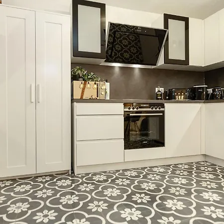 Luxx Rv, Marienplatz