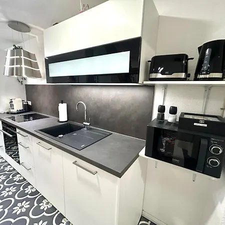 Luxx Rv, Marienplatz Apartment